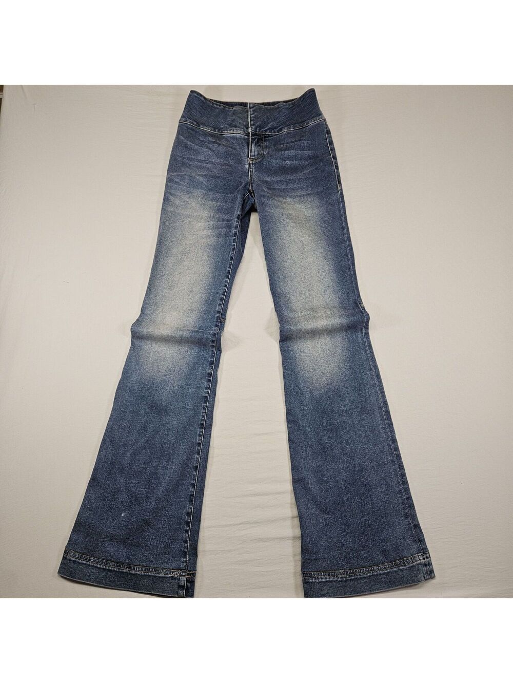 Alice + Olivia size 24 jeans